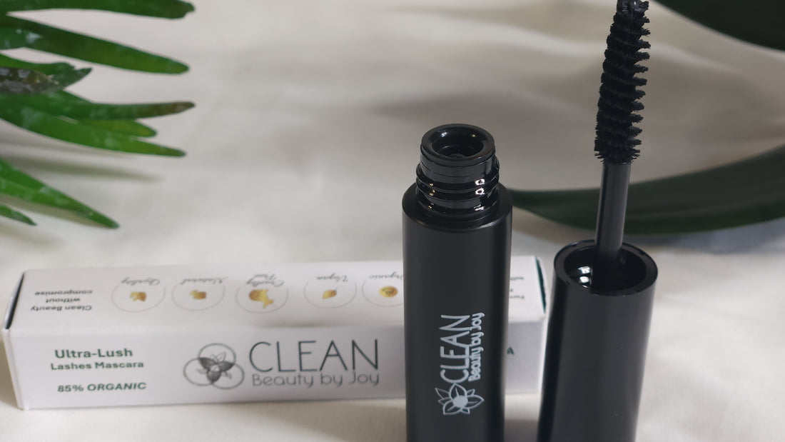 Mascara that promotes lash growth and improves lash strength