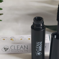 Mascara that promotes lash growth and improves lash strength