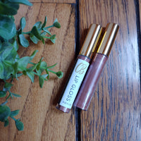 Daylily Perfect Pout Lip Gloss by Clean Beauty by joy. This creamy formula is long-lasting, moisturizing, and made with truly safe ingredients. The organic, vegan, gluten free ingredients are high-performing and are not sticky or tacky. Clean and safe makeup. 