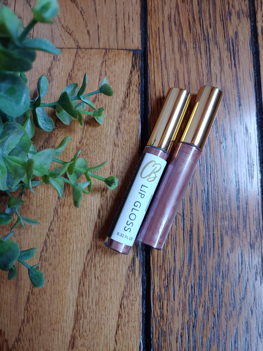 Daylily Perfect Pout Lip Gloss by Clean Beauty by joy. This creamy formula is long-lasting, moisturizing, and made with truly safe ingredients. The organic, vegan, gluten free ingredients are high-performing and are not sticky or tacky. Clean and safe makeup. 